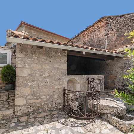 Villa Callisto- Elegant Restored Villa With Pool Yírion Dış mekan fotoğraf