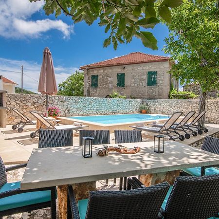 Villa Callisto- Elegant Restored Villa With Pool Yírion Dış mekan fotoğraf