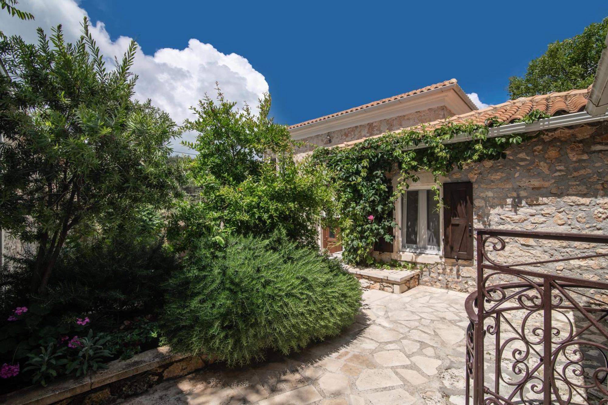Villa Callisto- Elegant Restored Villa With Pool Yírion Dış mekan fotoğraf