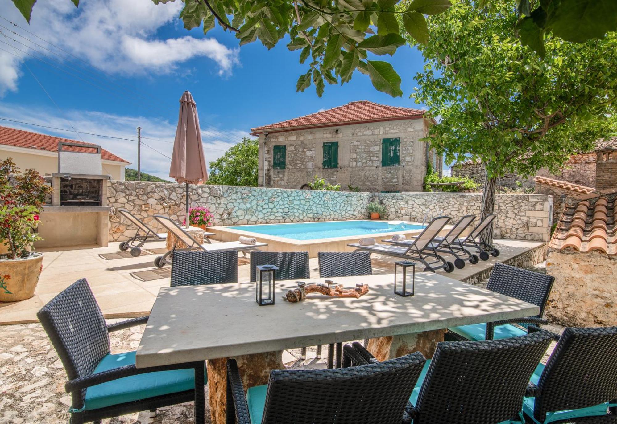 Villa Callisto- Elegant Restored Villa With Pool Yírion Dış mekan fotoğraf