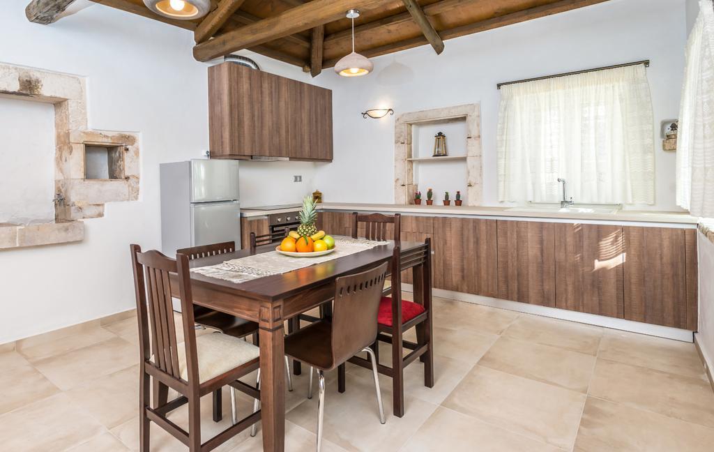 Villa Callisto- Elegant Restored Villa With Pool Yírion Dış mekan fotoğraf