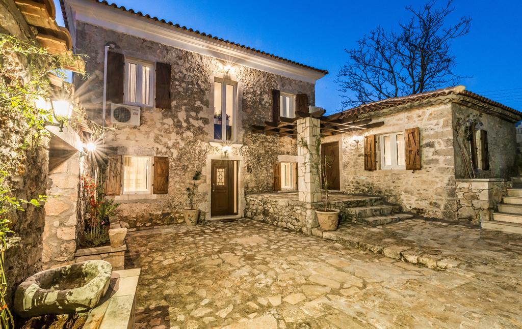 Villa Callisto- Elegant Restored Villa With Pool Yírion Dış mekan fotoğraf