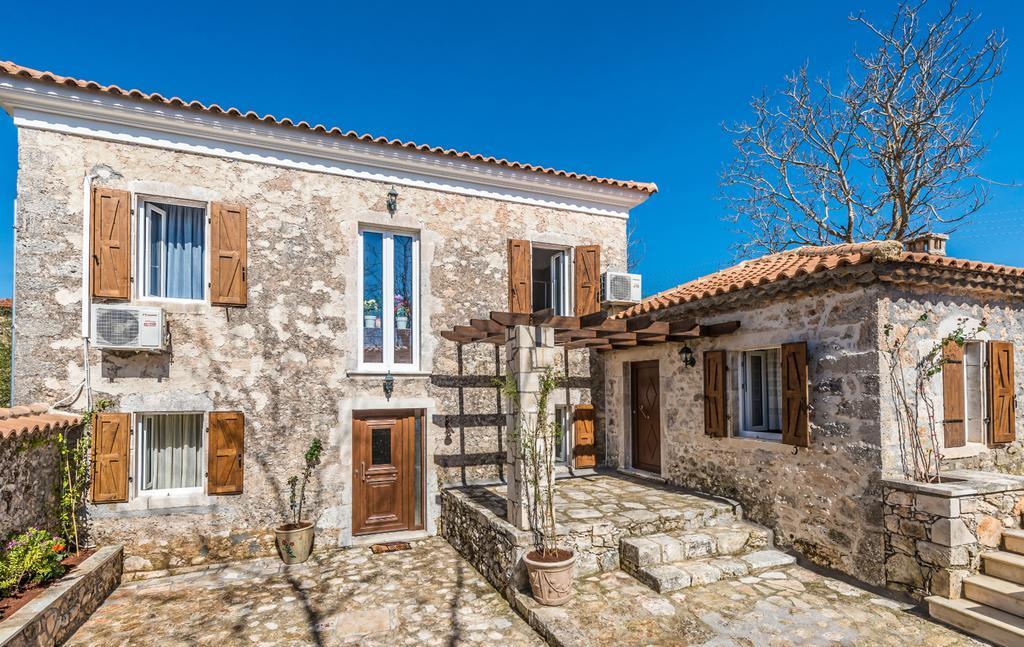 Villa Callisto- Elegant Restored Villa With Pool Yírion Dış mekan fotoğraf