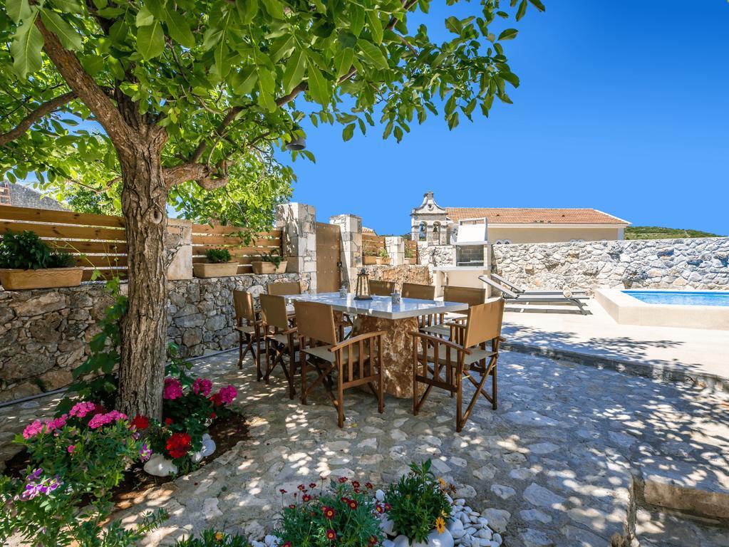 Villa Callisto- Elegant Restored Villa With Pool Yírion Dış mekan fotoğraf
