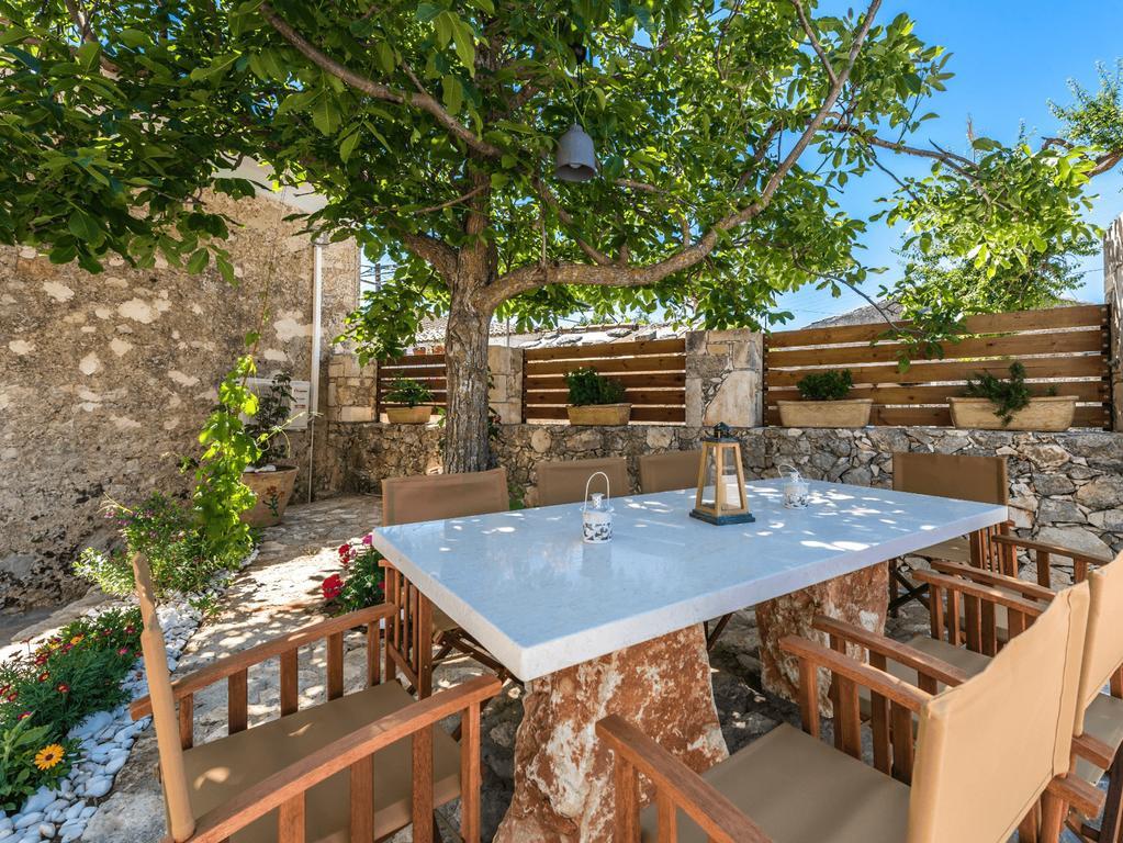 Villa Callisto- Elegant Restored Villa With Pool Yírion Dış mekan fotoğraf