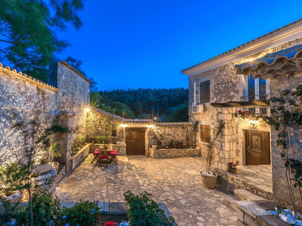 Villa Callisto- Elegant Restored Villa With Pool Yírion Dış mekan fotoğraf
