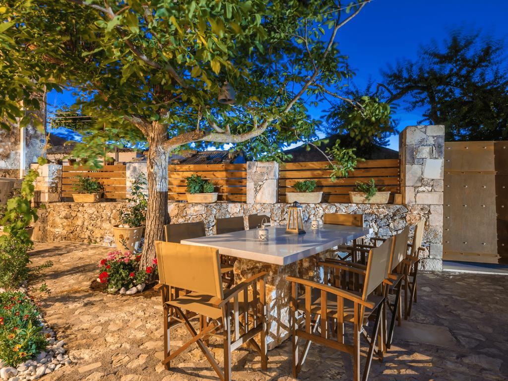 Villa Callisto- Elegant Restored Villa With Pool Yírion Dış mekan fotoğraf