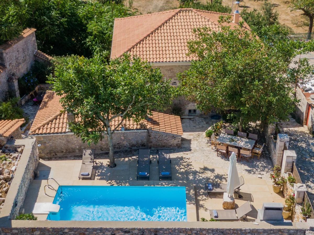 Villa Callisto- Elegant Restored Villa With Pool Yírion Dış mekan fotoğraf